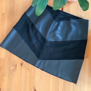 ✨2/$15✨ Black Zara suede/leather mini skirt